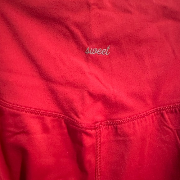 Muscles & Donuts Sweet Pocket Leggings - Red - Picture 10 of 10